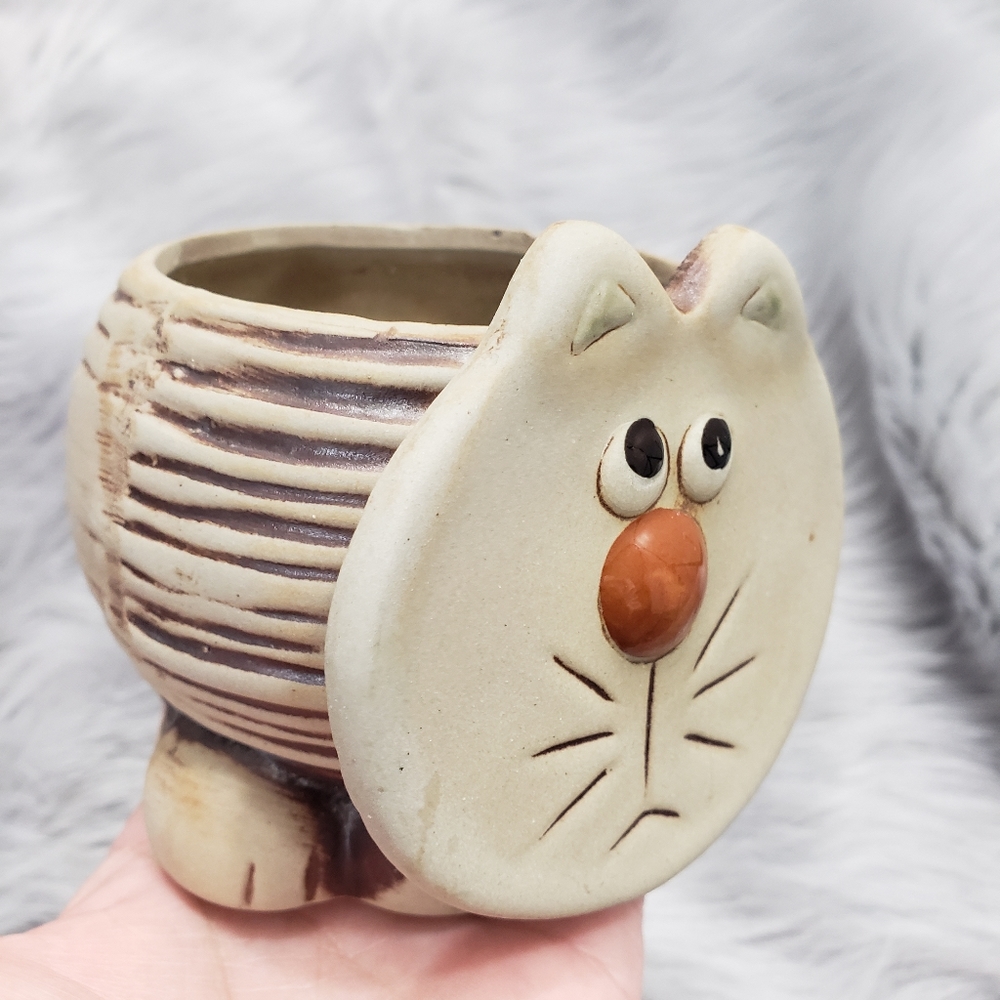 Clay pottery cat plant container / planter - Picture 2 of 11